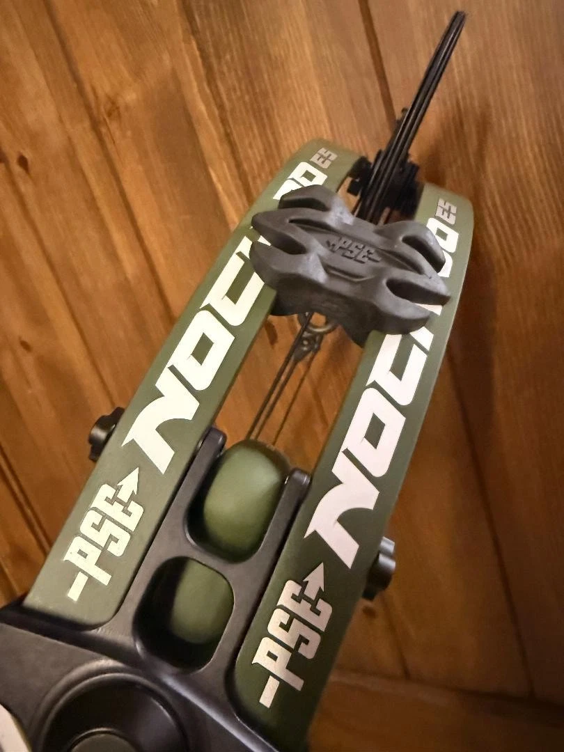 PSE Nock 30 E2 Cam GREEN 70 Pound PSE CARBON BOW 27-31" Draw - Image 3